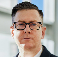 Headshot d'Alexandre Hughes, PDG à la tête d'une société de trading crypto